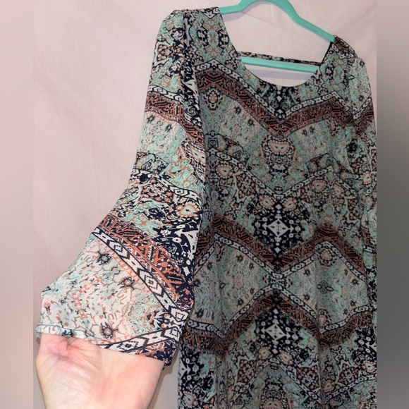 Speechless Women's Tunic in Black and Green Pattern - Picture 5 of 9